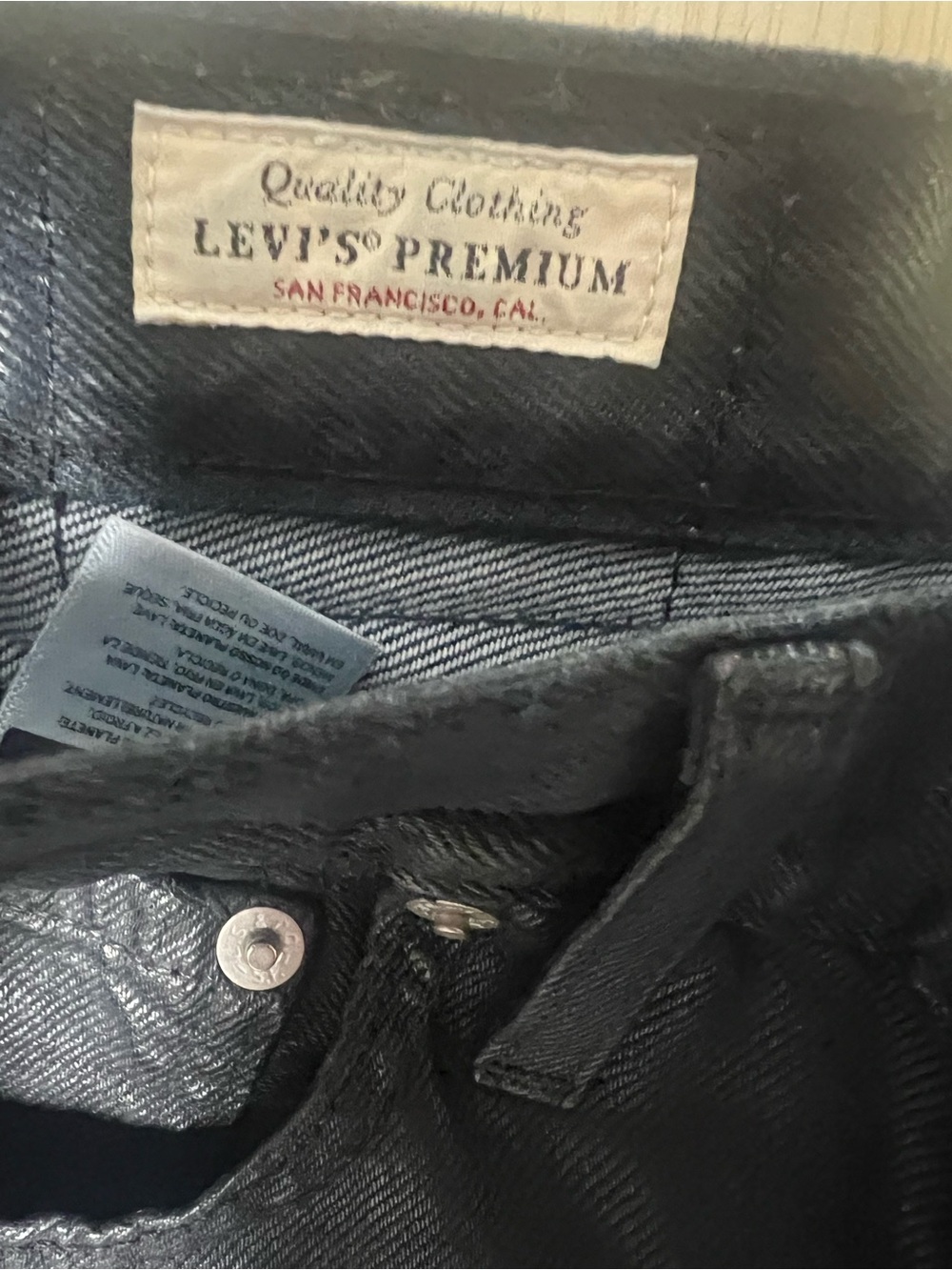 Levi’s Premium Ribcage Wide Leg Black Coated Shimmer Jeans NWT 25X32 - Picture 3 of 4